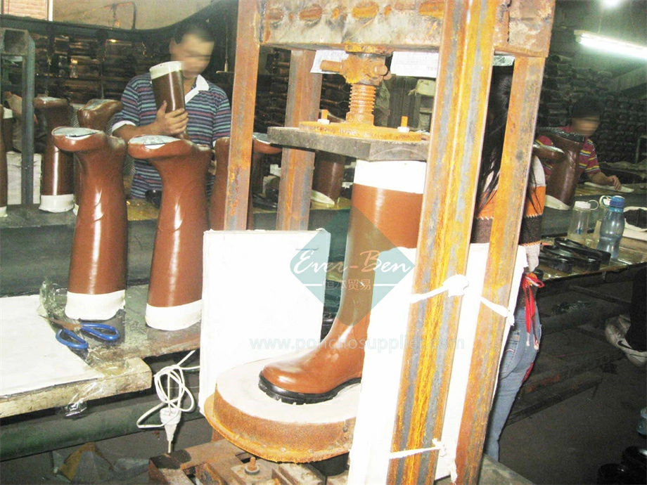 rain shoes and boots factory